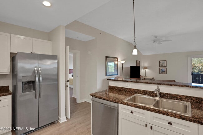 Building Photo - 965 Registry Blvd