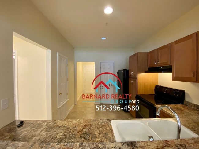 Building Photo - 520 S L B J Dr