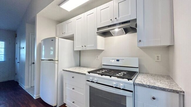 Building Photo - Alpharetta 3 Bedroom-2 Bathroom, Minutes From 400, Dining and Shopping.