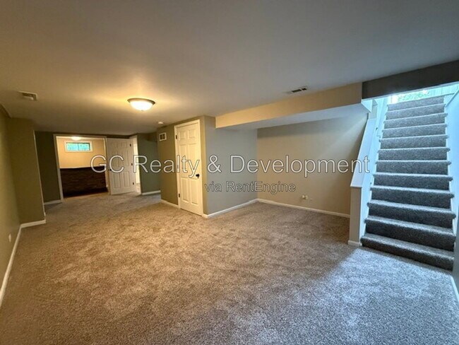 Building Photo - 689 Laurel Ave