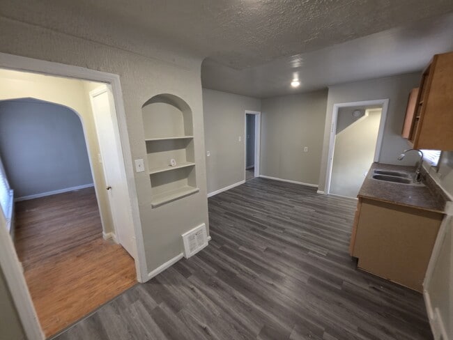 Building Photo - 20101 Biltmore St