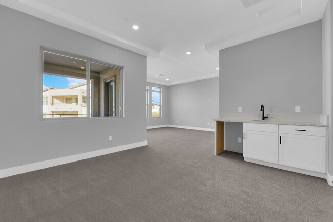 Building Photo - 10648 Stone Ledge Ave