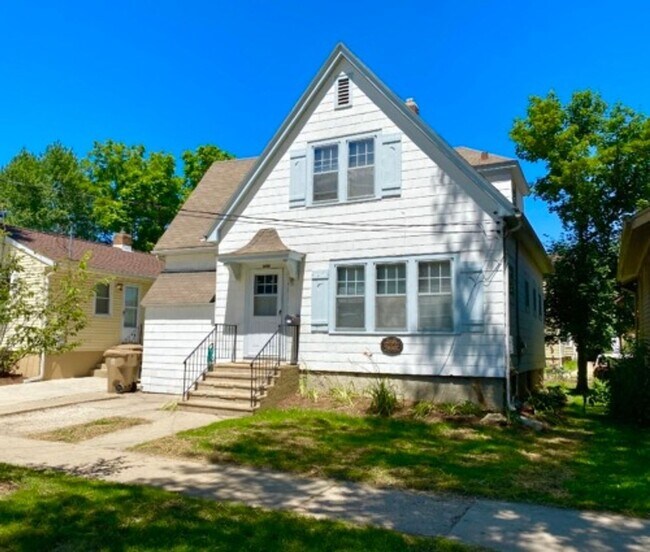 Building Photo - 1124 Milton St