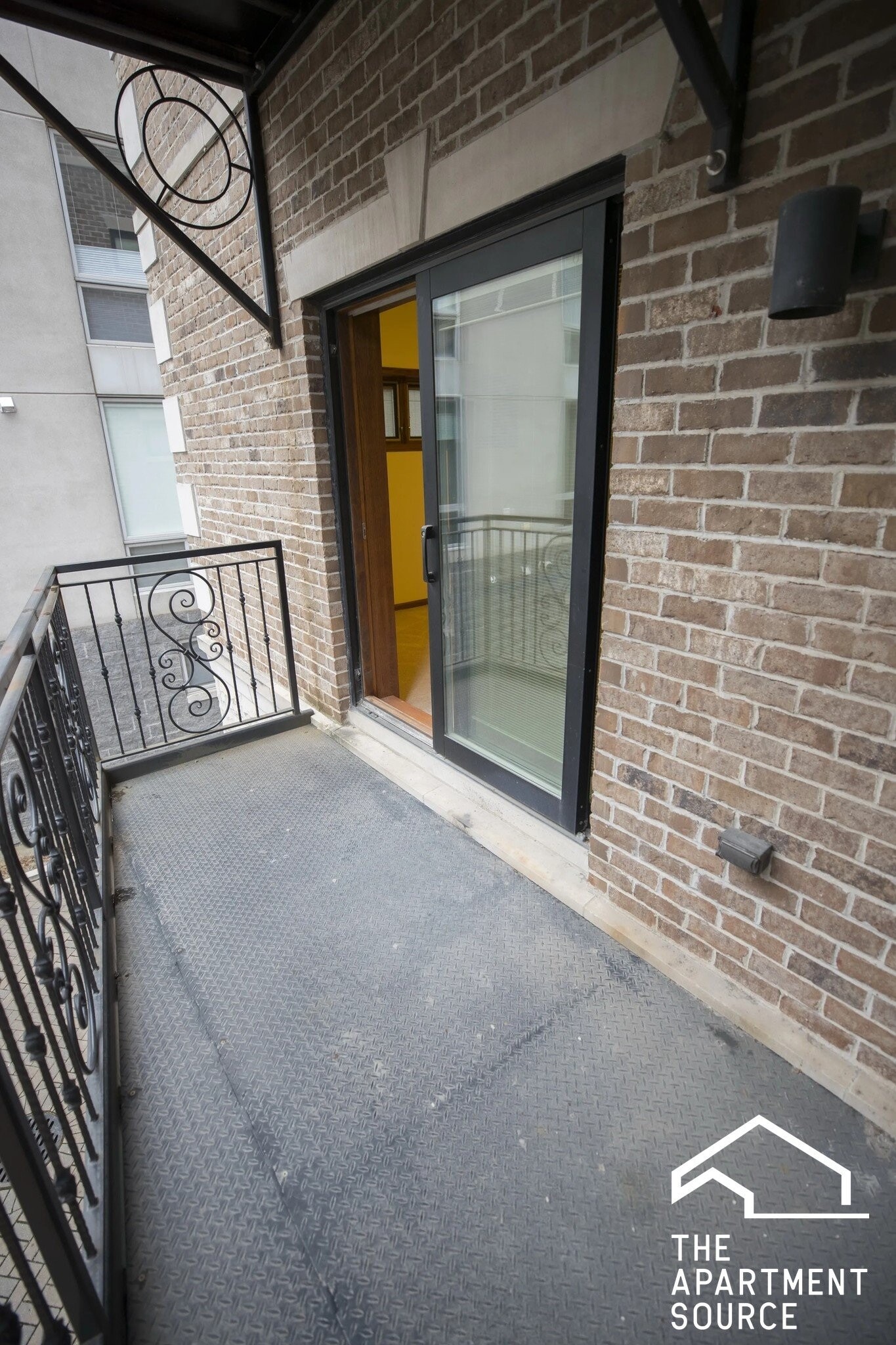 Building Photo - 672 N Peoria St