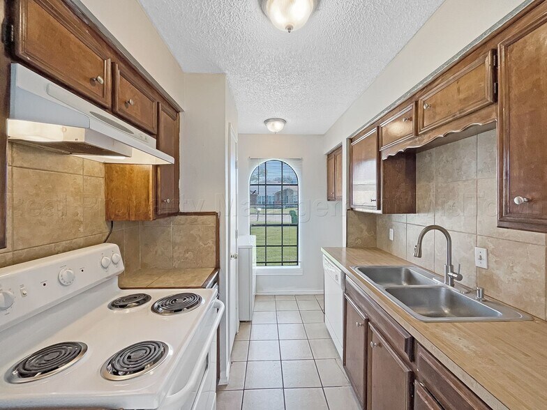 Building Photo - 2742 St George Pl