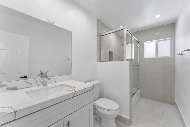 Building Photo - 808 NE 72nd St