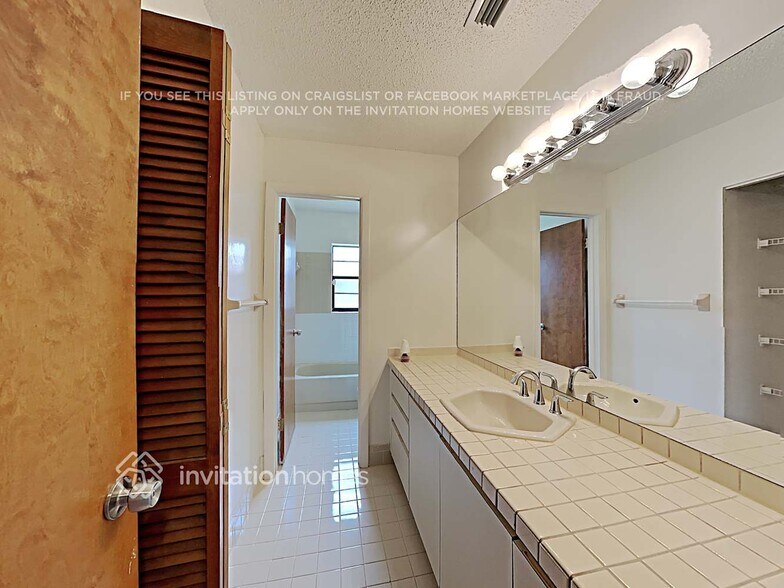Building Photo - 9841 NW 10th Ct