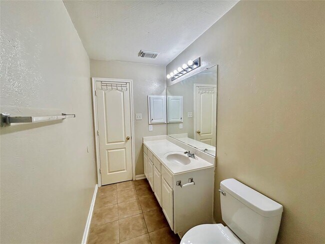 Building Photo - 6535 Silky Moss Dr
