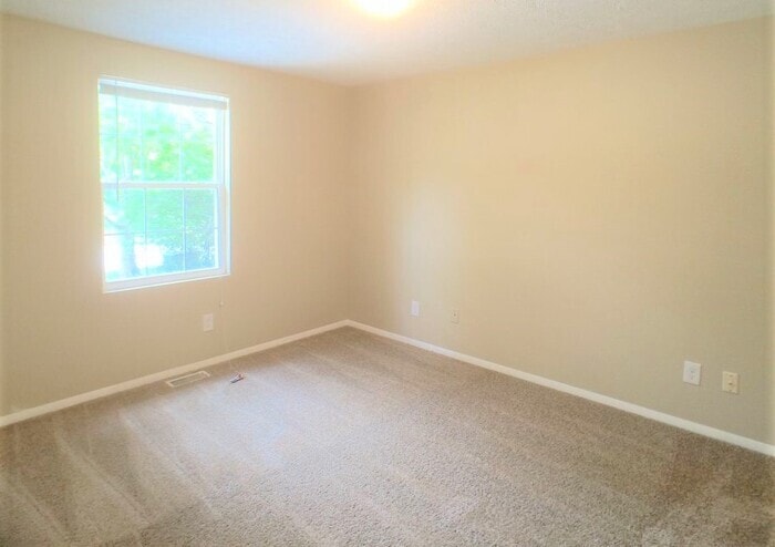 Building Photo - 2875 Woodburn Ct