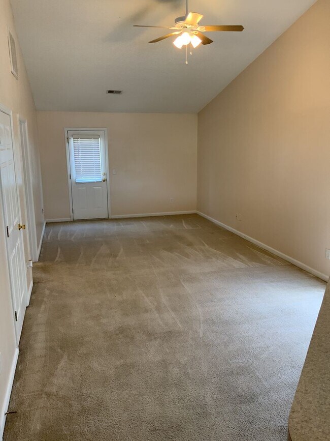 Building Photo - 127 Linville Ct