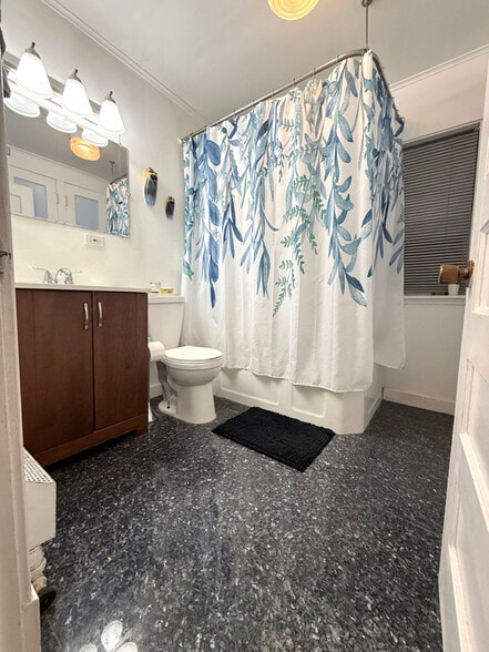 Building Photo - 428 N Cuyler Ave