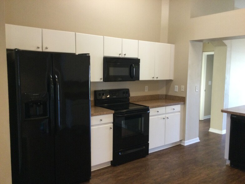 Building Photo - 828 Rocky Mountain Ct