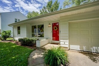 Building Photo - Charming West Side Single Family Home with Mid Century Modern feel