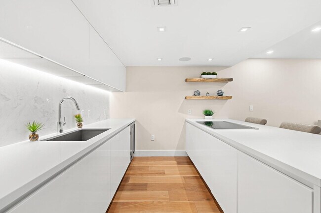 Building Photo - 701 N Fort Lauderdale Beach Blvd