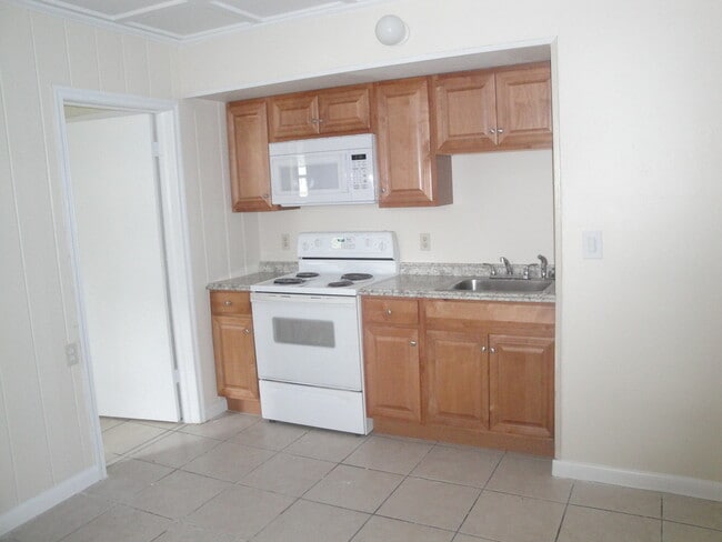 Building Photo - 1101 Summer St