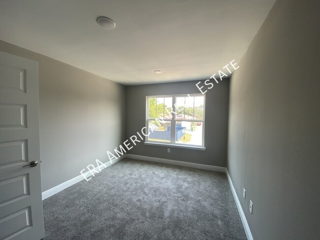 Building Photo - 1003 Skylark Rd
