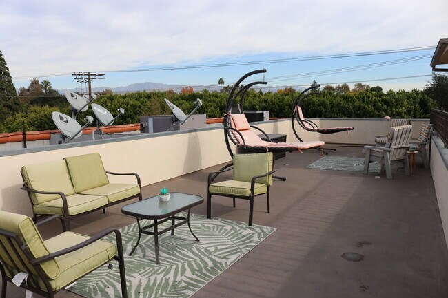 Rooftop Deck for all Tenants - 4904 Laurel Canyon Blvd