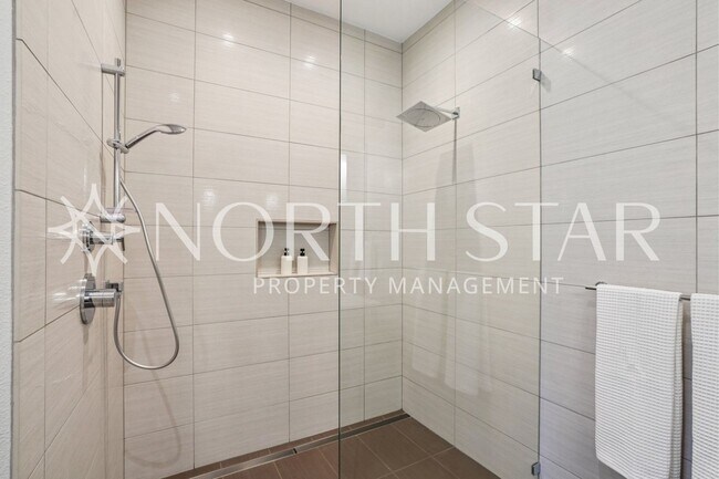 Building Photo - Luxury Living in the Heart of Lake Oswego: Stylish 3-Story Townhouse