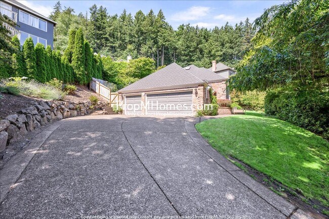 Building Photo - 17981 SW Meadowlark Ln