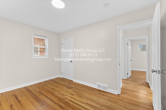 Building Photo - 1746 Beaupre Ave