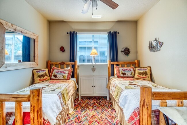 Building Photo - Furnished home in Bend, OR