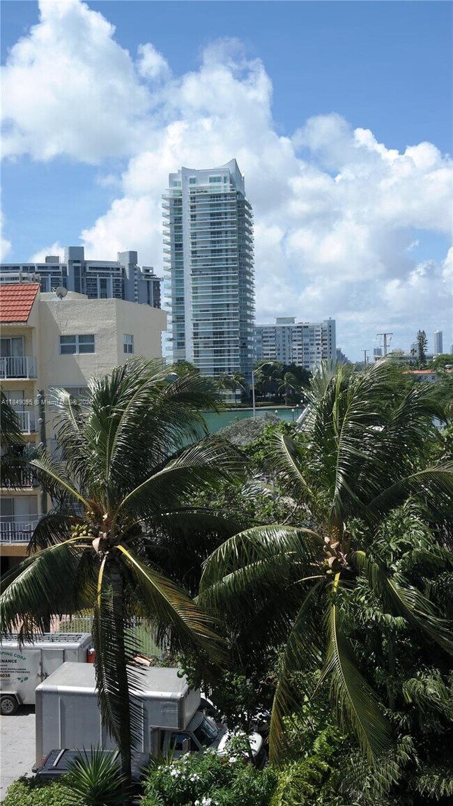 Building Photo - 1688 West Ave