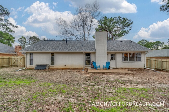 Building Photo - 103 Live Oak Ln