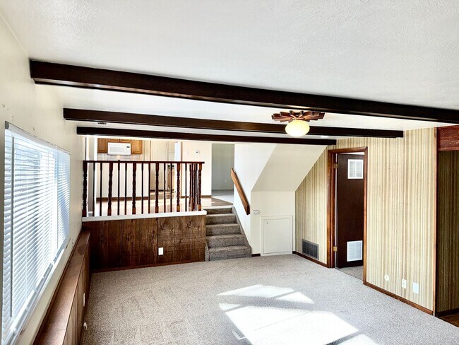 Building Photo - Three Bedroom Tri-Level Home in Garden Ranch