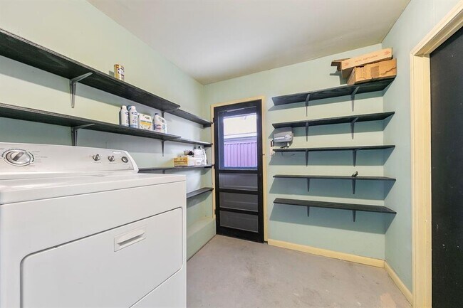 Building Photo - 5221 W 43rd St