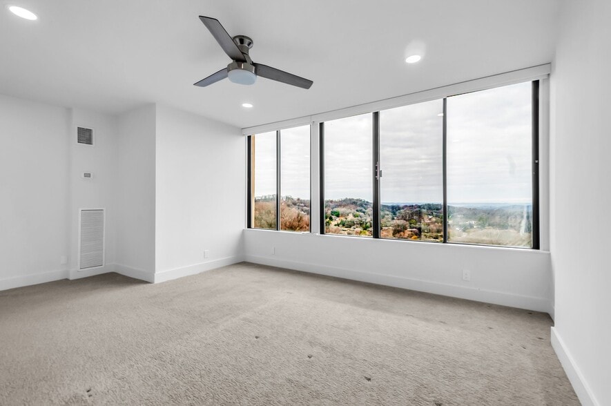 Building Photo - 6666 Brookmont Ter