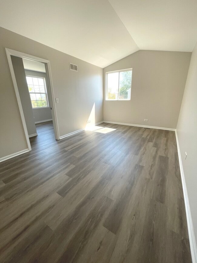Building Photo - 1069 Symphony Dr