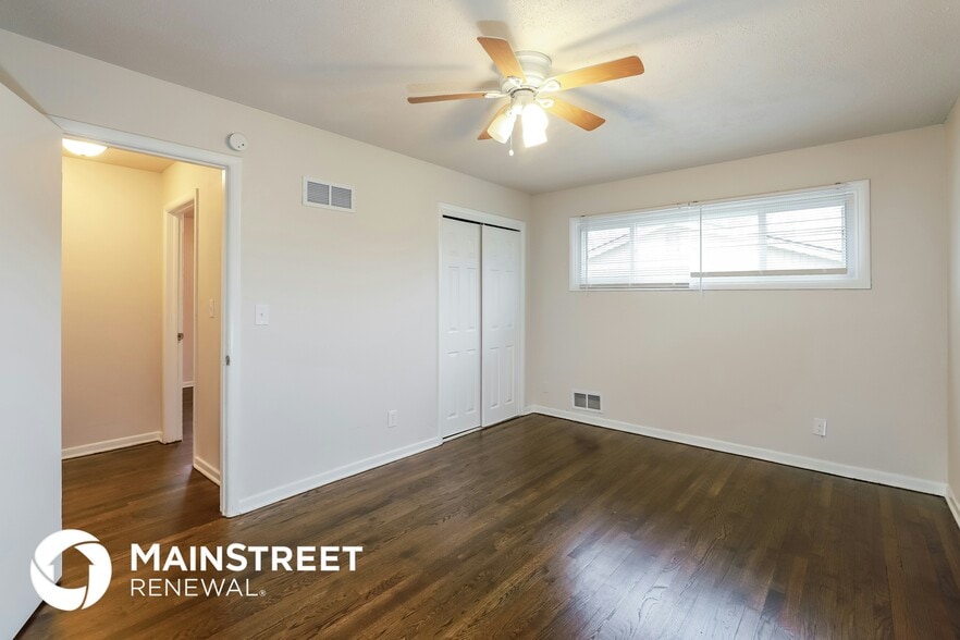 Building Photo - 6412 N Forest Ave