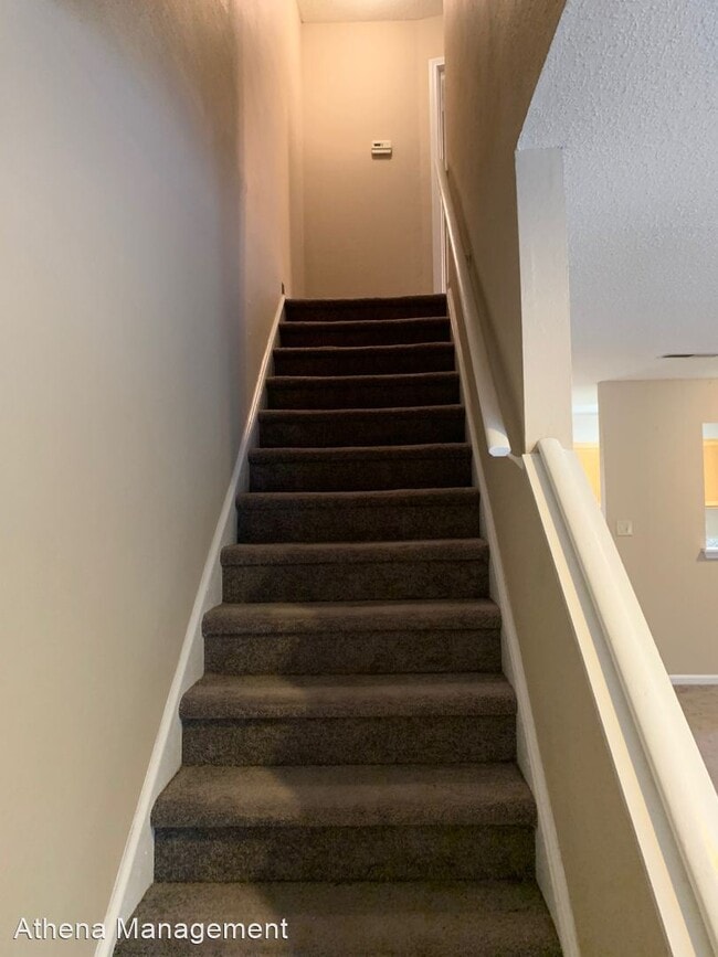 Building Photo - 2 br, 2.5 bath House - 125 Dennis Drive Un...