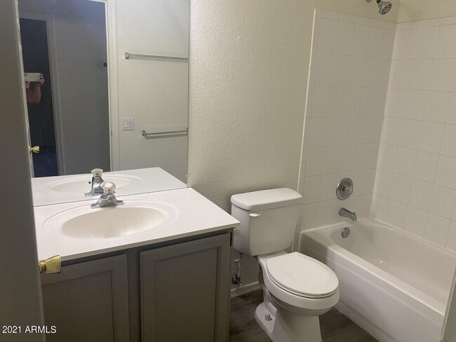 Building Photo - 525 W Candlewood Ln