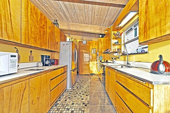 Building Photo - 4905 SW Othello St