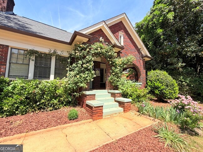 Building Photo - 557 Manford Rd SW