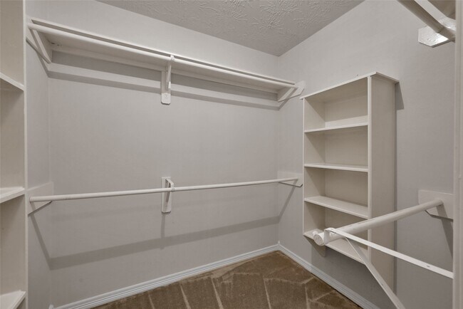 Building Photo - 5046 Willow Point Dr