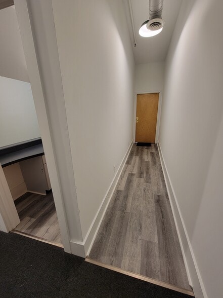 Building Photo - 122 N 3rd St