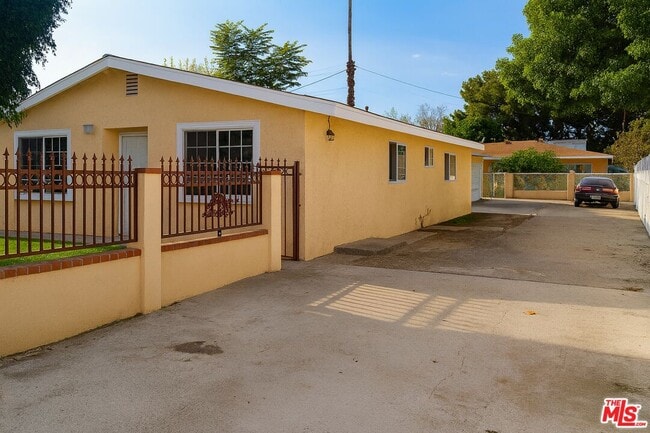 Building Photo - 15131 Polk St