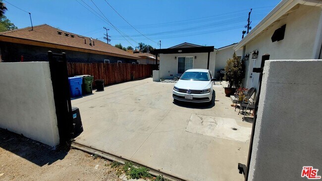 Building Photo - 17629 Burbank Blvd