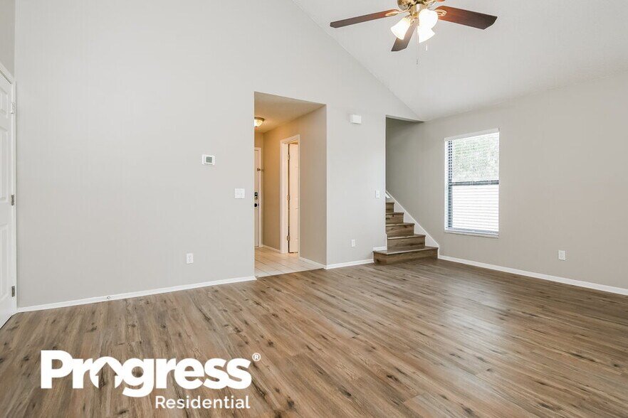 Building Photo - 10019 Creekwater Blvd