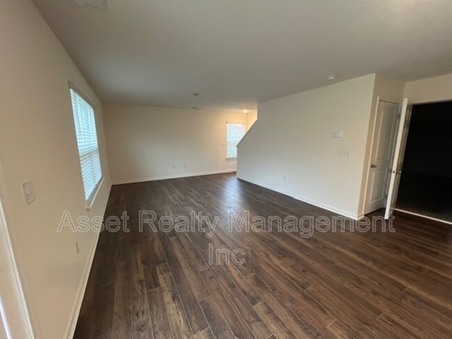 Building Photo - 305 Aspen Dr