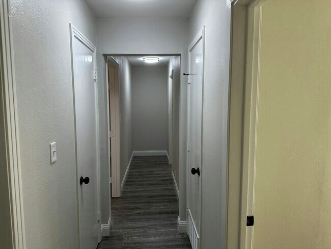 Building Photo - 209 Pendleton St