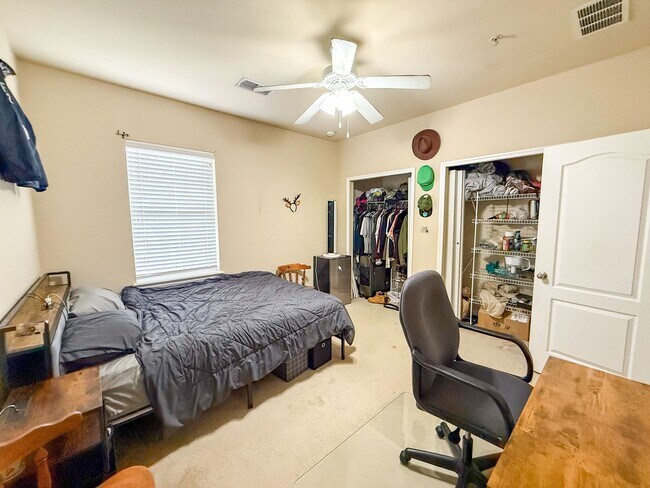 Building Photo - Chase Hollow #33