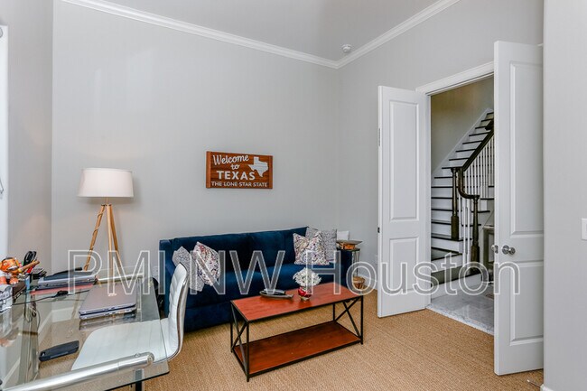 Building Photo - 5309 Blossom St