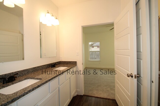 Building Photo - Upscale Four-Bedroom Townhome!