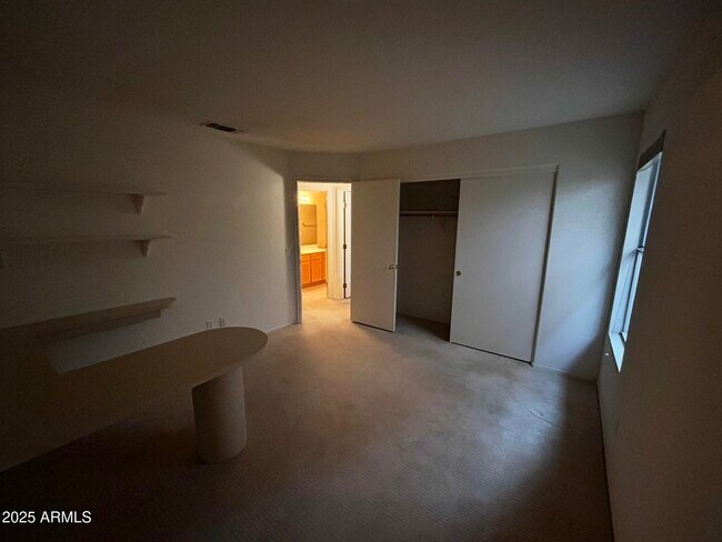 Building Photo - 4525 E Grovers Ave