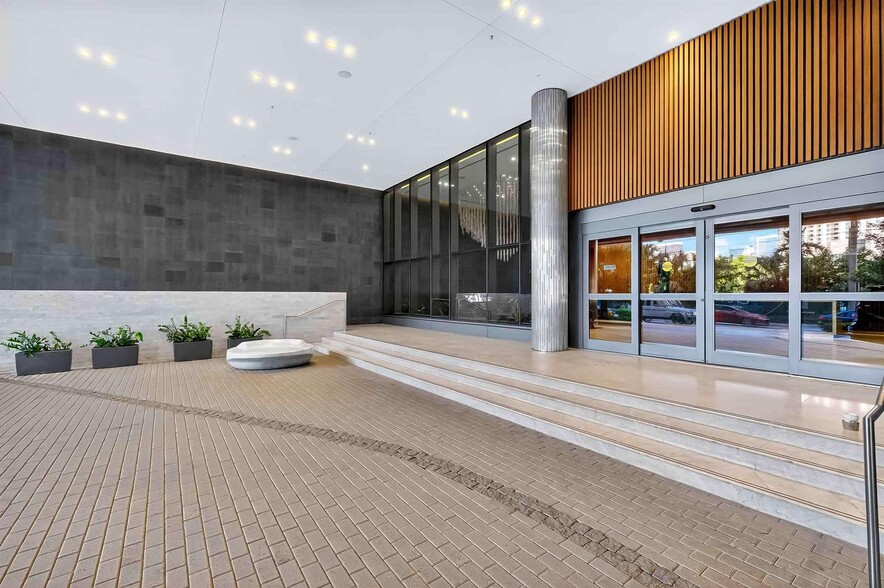 Building Photo - 88 SW 7th St