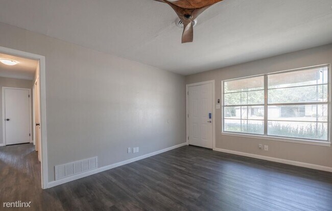 Building Photo - 3 br, 1 bath House - 1302 N W S Young Dr