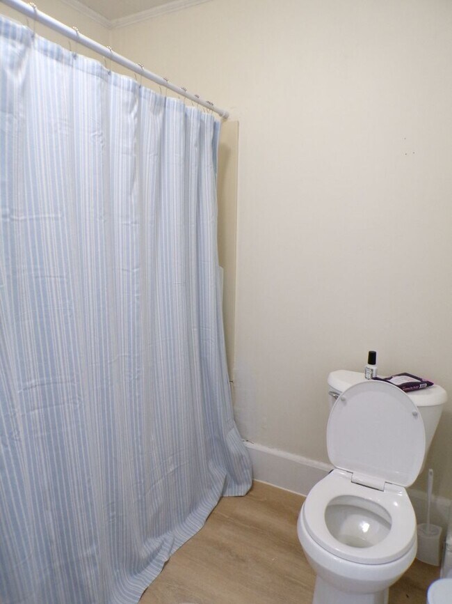 Building Photo - 38 Pine St